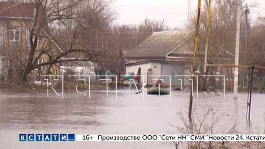 Из за паводка теперь по улицам Шатков плавают, а не ездят