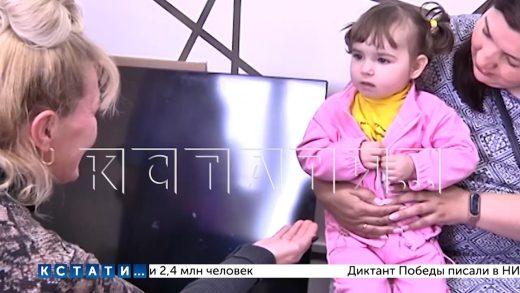 Родные ребёнка, которого опека отдала чужим людям, спустя год увидели девочку