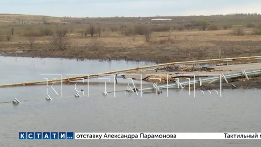 Временную переправу,построенную между Нижегородской областью и Чувашией после разрушения моста,смыло