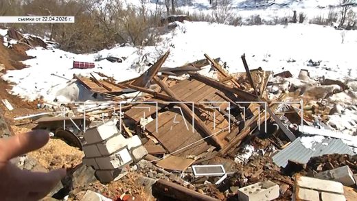 Жилой дом рухнул в деревне Караулово и оползни на этом не собираются останавливаться