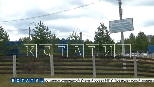 Бывший прокурор, ставший адвокатом, захватил озеро и огородил его колючей проволокой