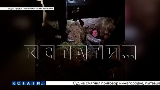Неадеквата, который чуть не убил соседа, не задержали, так он спрятался за дверью