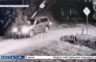 Группа мажоров в неадекватном состоянии на «Лэндкрузере» посшибала столбы в деревне и скрылась