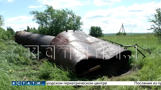 Водонапорная башня в Лукояновском районе сначала превратилась в Пизанскую, а потом рухнула