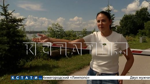 Дорогу, отремонтированную за бюджетные деньги, жительница объявила своей и установила шлагбаум