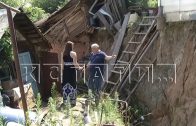 Оползень в центре города уничтожает дома и бани на улице 1‑я Оранжерейная Оползень в центре города уничтожает дома и бани на улице 1‑я Оранжерейная