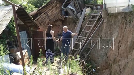 Оползень в центре города уничтожает дома и бани на улице 1‑я Оранжерейная