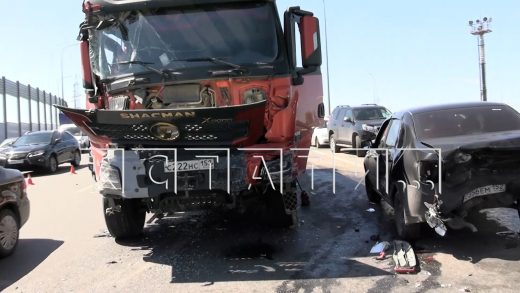 Отказ тормозов у самосвала привёл к массовому ДТП в Ольгине — пострадало 19 автомобилей