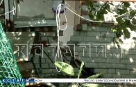 Жилой дом треснул и стал разрушаться из‑за оползня в деревне Новинки Жилой дом треснул и стал разрушаться из‑за оползня в деревне Новинки