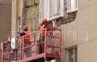 Дом, треснувший во время строительства развязки, ремонтируют за деньги жителей и Фонда капремонта