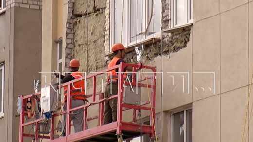 Дом, треснувший во время строительства развязки, ремонтируют за деньги жителей и Фонда капремонта