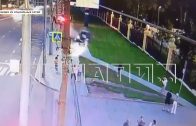 Внедорожник, потерявший управление, на полной скорости протаранил остановку с людьми Внедорожник, потерявший управление, на полной скорости протаранил остановку с людьми