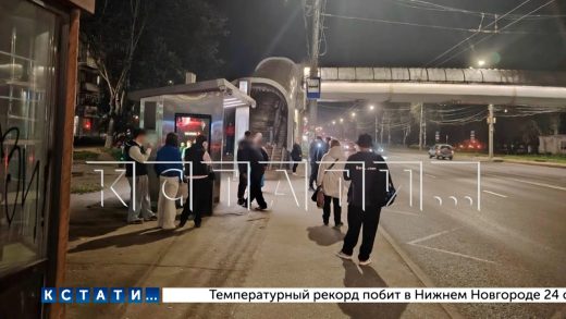 Подростки, ведущие прямой эфир на остановке, ни за что избили пенсионера ради стрима