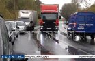 Водителей в очередях за бензином массово штрафуют в полиции заявляют, что они сами виноваты