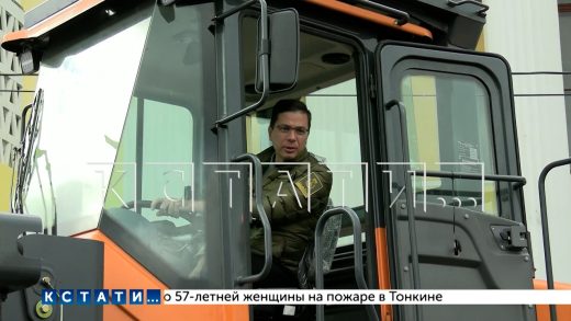 Мэр Нижнего Новгорода сел за руль трактора,чтобы лично проверить готовность техники к зимнему сезону